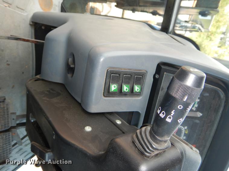 image for item DD0780 2002 New Holland TS100 tractor