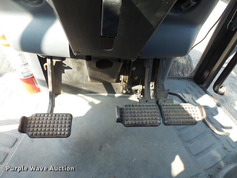 image for item DD0781 2002 New Holland TS100 tractor