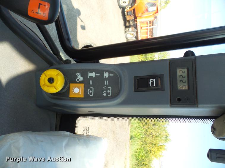 image for item DD0781 2002 New Holland TS100 tractor