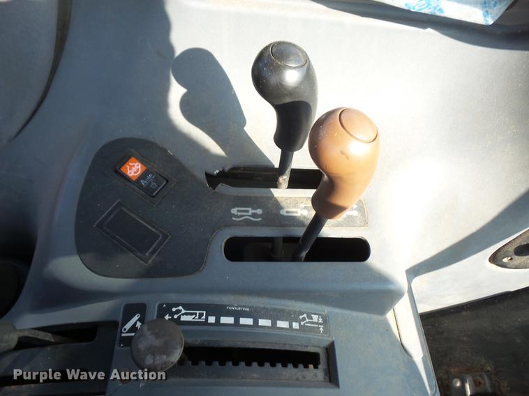 image for item DD0781 2002 New Holland TS100 tractor