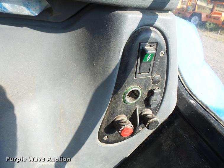 image for item DD0781 2002 New Holland TS100 tractor