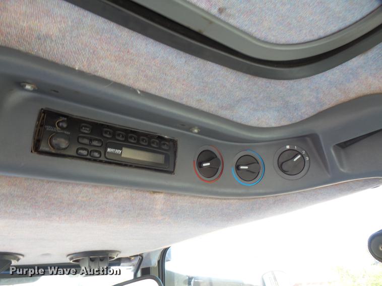 image for item DD0781 2002 New Holland TS100 tractor