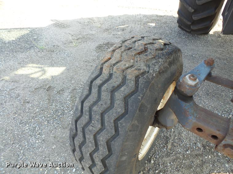 image for item DD0781 2002 New Holland TS100 tractor