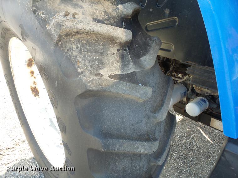 image for item DD0781 2002 New Holland TS100 tractor