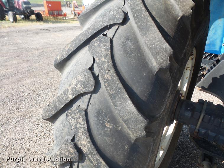 image for item DD0781 2002 New Holland TS100 tractor