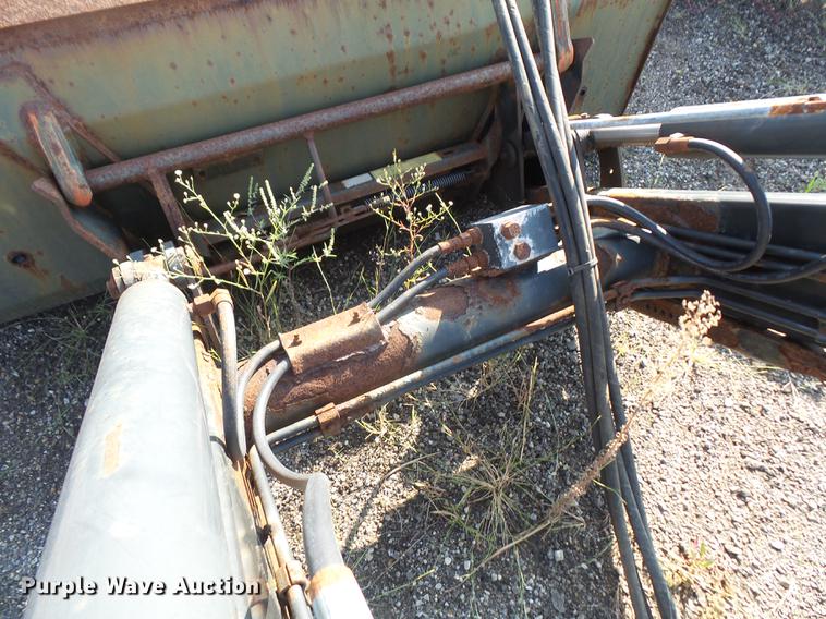 image for item DD0781 2002 New Holland TS100 tractor