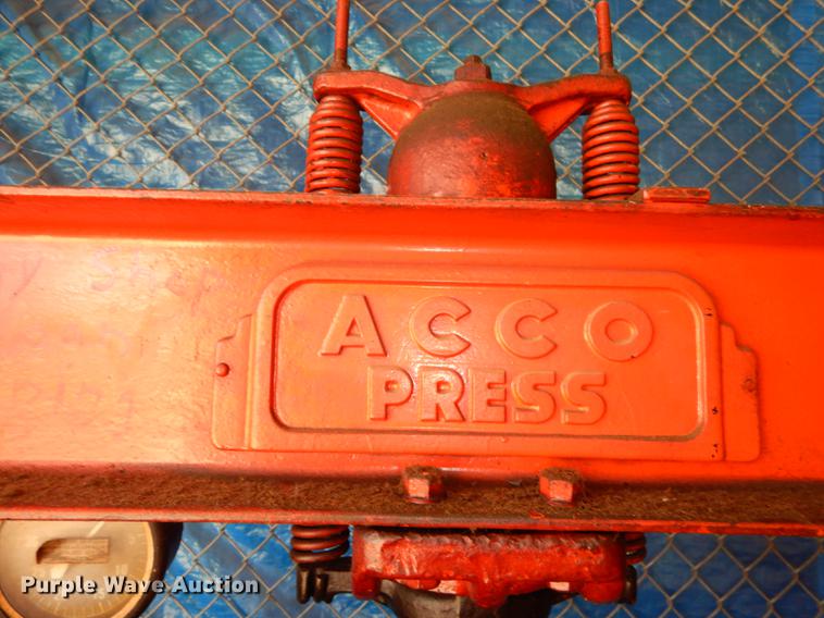 image for item DS9931 Acco press