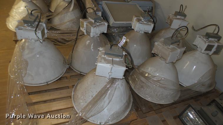 image for item EB9298 (16) high-pressure sodium shop light fixtures