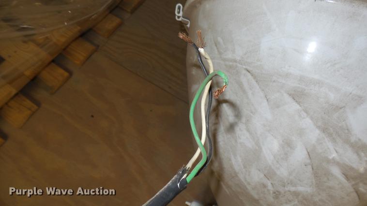 image for item EB9298 (16) high-pressure sodium shop light fixtures