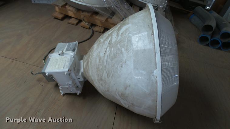 image for item EB9298 (16) high-pressure sodium shop light fixtures