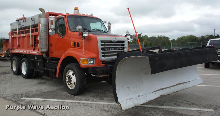 image for item K6384 2003 Sterling LT7500 dump truck