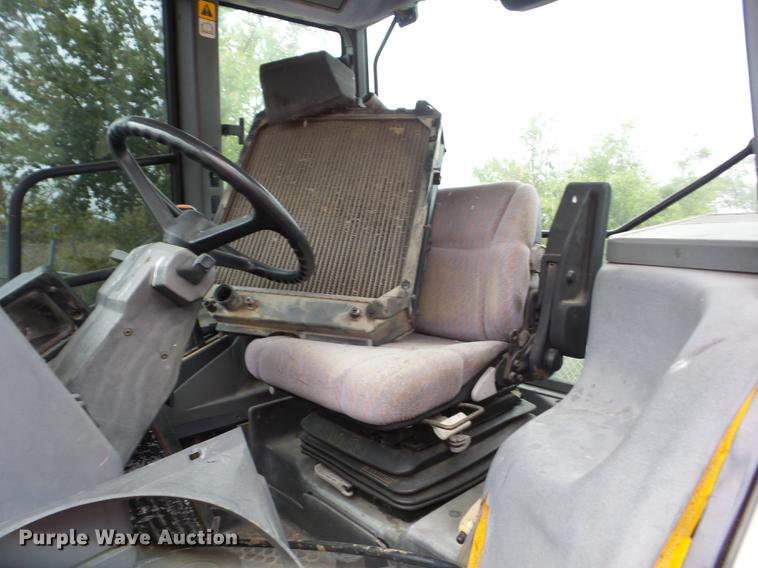 image for item K6385 1997 New Holland 6640SL tractor