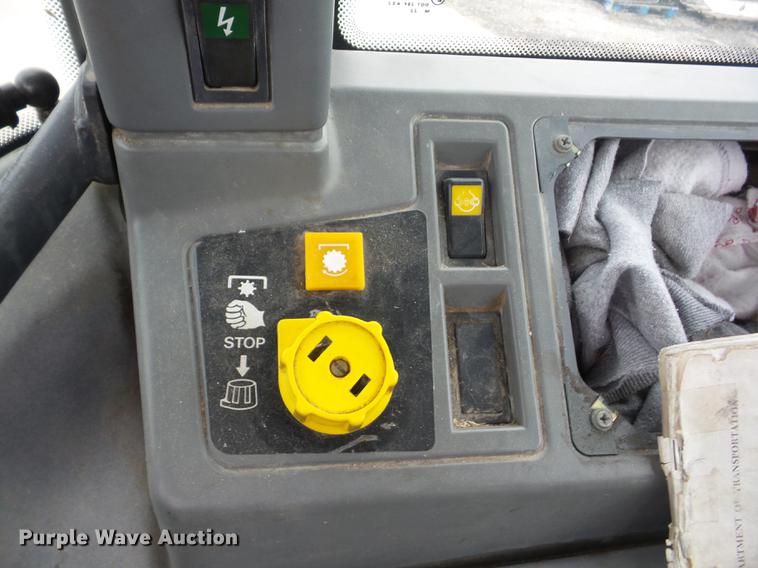 image for item K6386 1997 New Holland 6640SL tractor