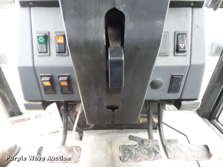 image for item K6386 1997 New Holland 6640SL tractor