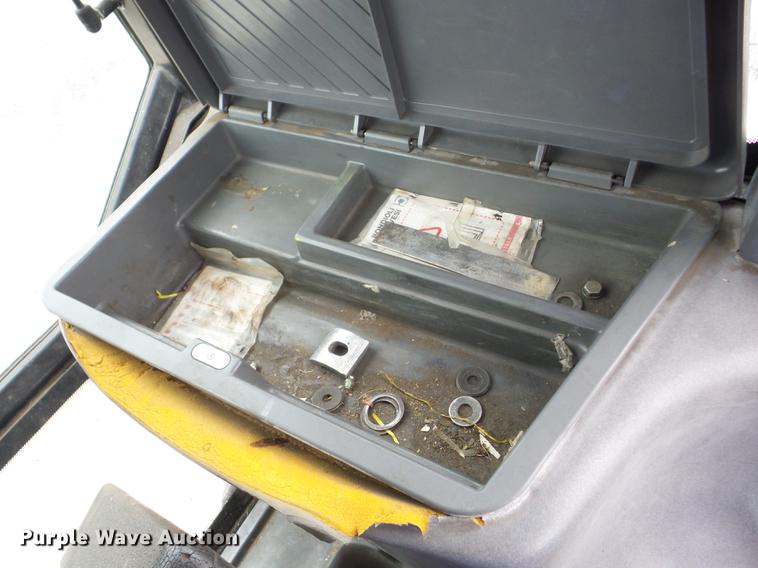 image for item K6386 1997 New Holland 6640SL tractor