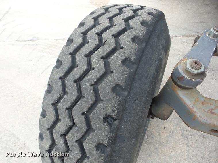 image for item K6387 2002 New Holland TS100 tractor