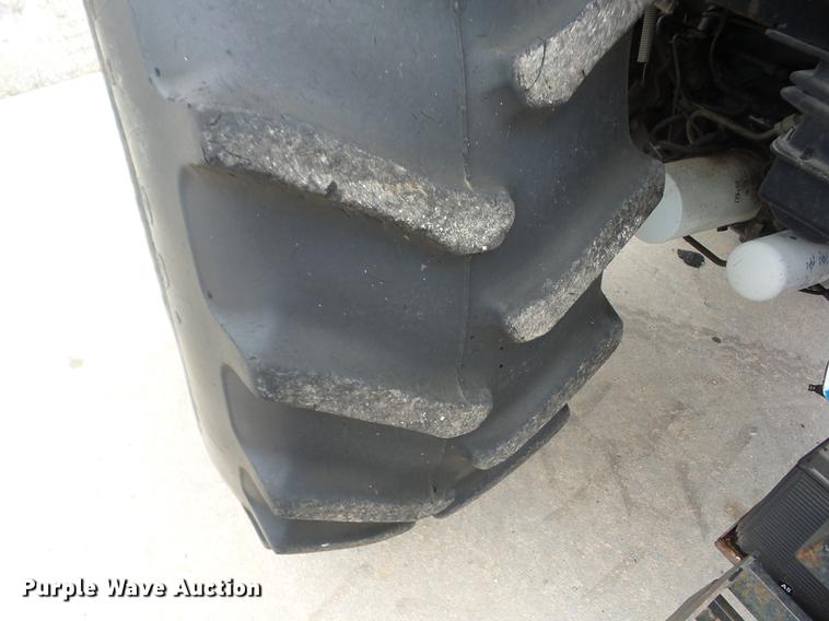 image for item K6387 2002 New Holland TS100 tractor