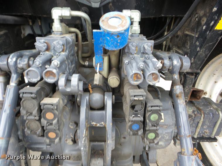 image for item K6387 2002 New Holland TS100 tractor