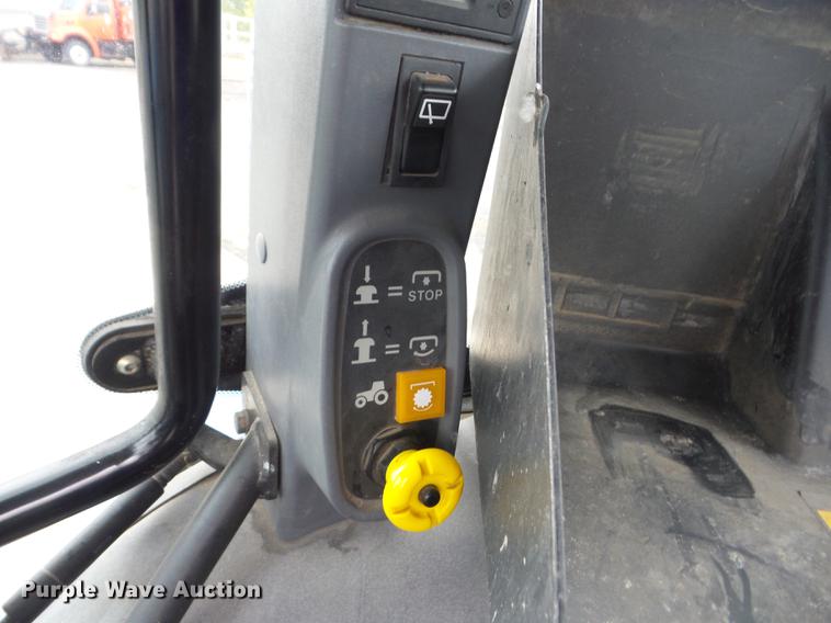 image for item K6387 2002 New Holland TS100 tractor