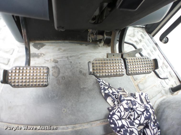 image for item K6387 2002 New Holland TS100 tractor