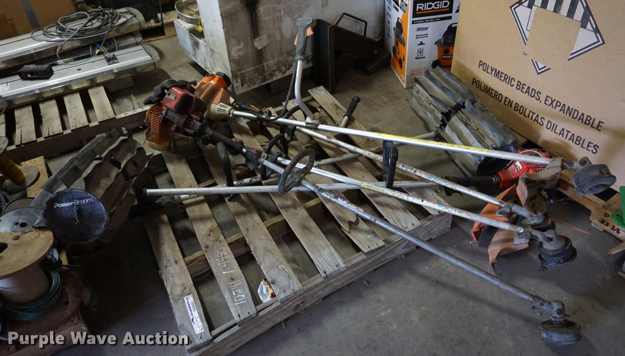 Outdoor equipment in Topeka, KS Item DS9925 sold Purple Wave