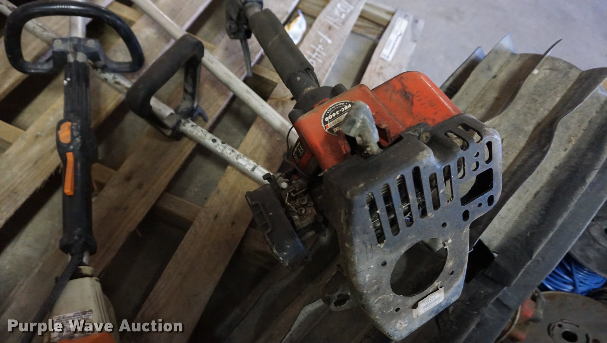 Outdoor equipment in Topeka, KS Item DS9925 sold Purple Wave