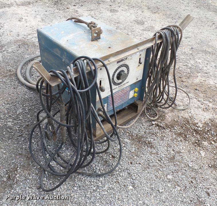 Miller Dialarc 250 AC/DC welder in Edmond, OK | Item AO9380 sold