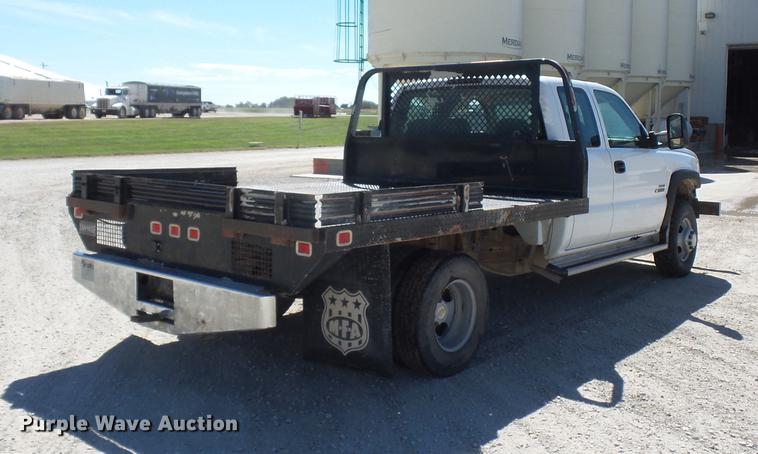 image for item DA0757 2006 Chevrolet Silverado 3500 Ext. Cab flatbed pickup truck