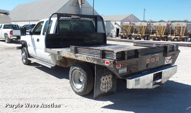 image for item DA0757 2006 Chevrolet Silverado 3500 Ext. Cab flatbed pickup truck