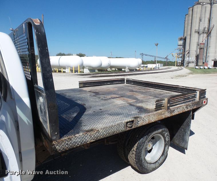 image for item DA0757 2006 Chevrolet Silverado 3500 Ext. Cab flatbed pickup truck