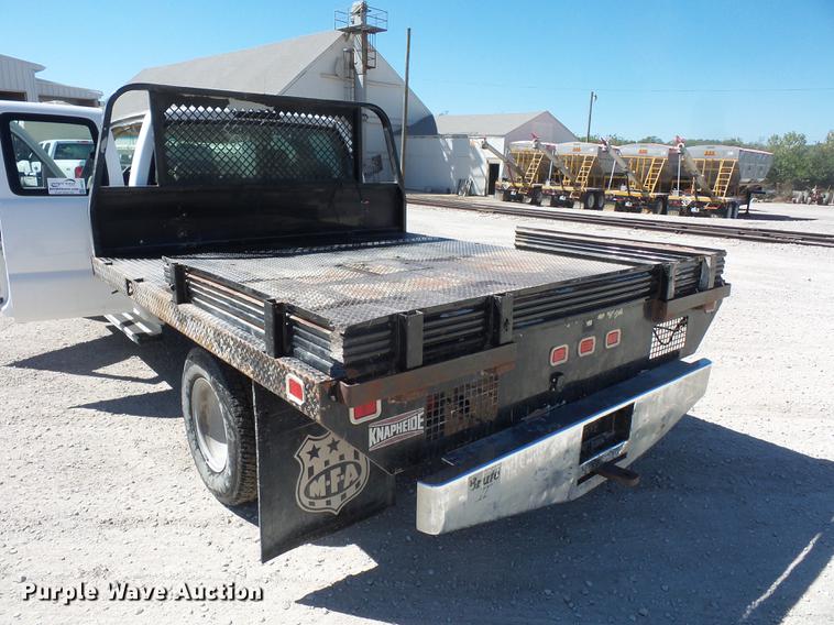 image for item DA0757 2006 Chevrolet Silverado 3500 Ext. Cab flatbed pickup truck