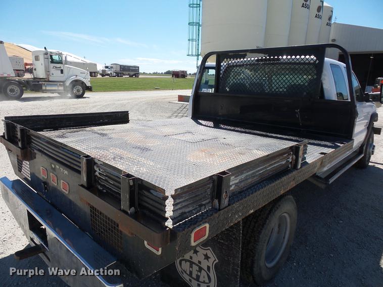 image for item DA0757 2006 Chevrolet Silverado 3500 Ext. Cab flatbed pickup truck