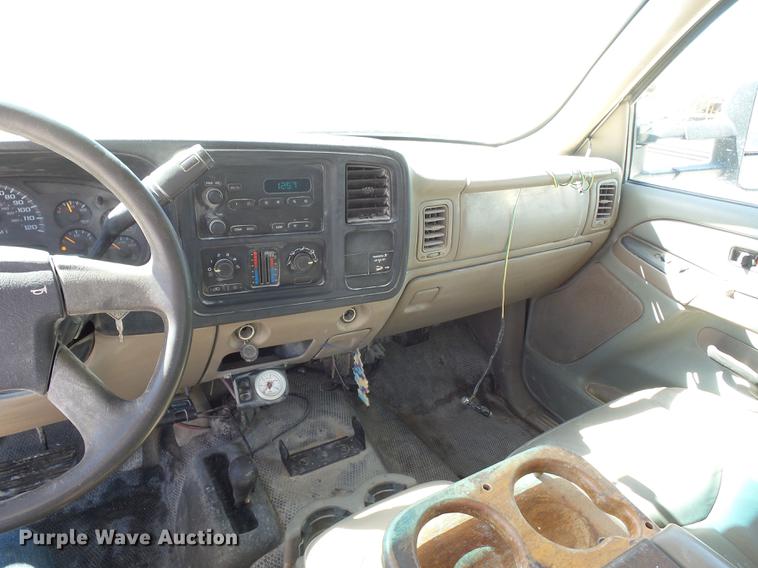 image for item DA0757 2006 Chevrolet Silverado 3500 Ext. Cab flatbed pickup truck