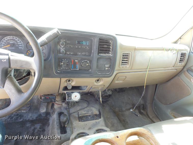 image for item DA0757 2006 Chevrolet Silverado 3500 Ext. Cab flatbed pickup truck