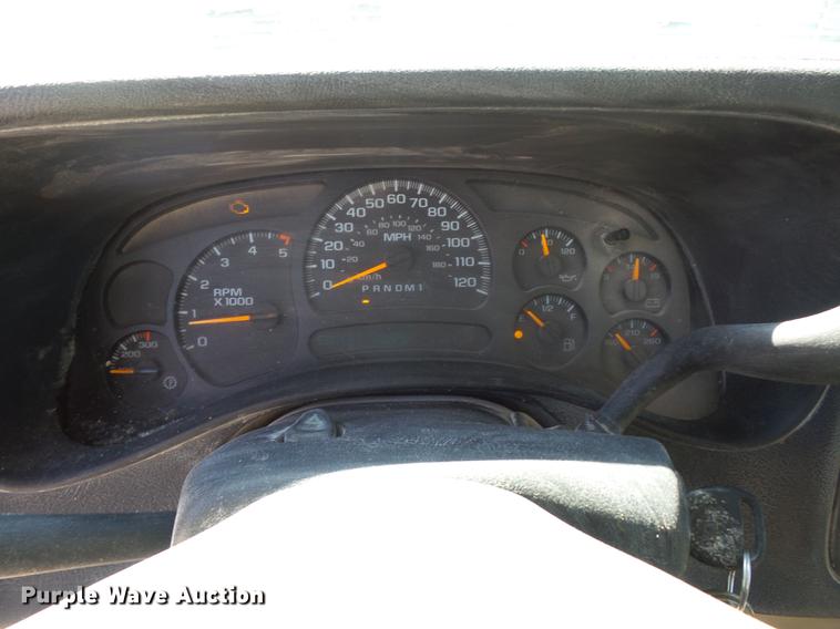 image for item DA0757 2006 Chevrolet Silverado 3500 Ext. Cab flatbed pickup truck