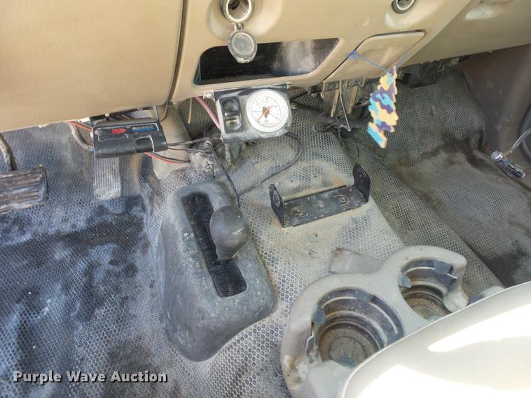 image for item DA0757 2006 Chevrolet Silverado 3500 Ext. Cab flatbed pickup truck