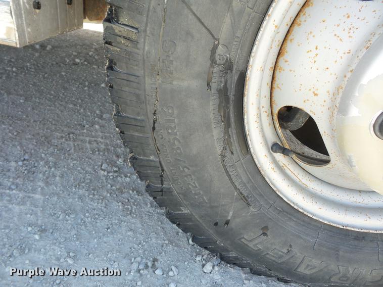 image for item DA0757 2006 Chevrolet Silverado 3500 Ext. Cab flatbed pickup truck