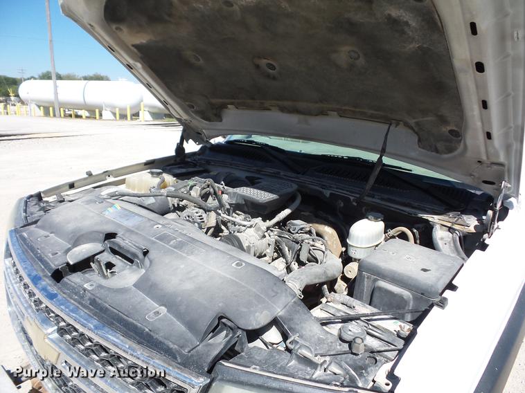 image for item DA0757 2006 Chevrolet Silverado 3500 Ext. Cab flatbed pickup truck