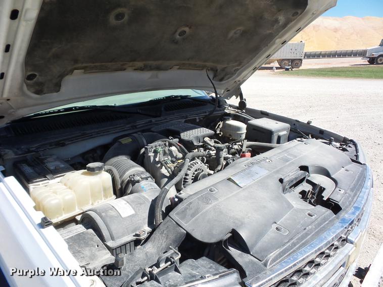 image for item DA0757 2006 Chevrolet Silverado 3500 Ext. Cab flatbed pickup truck