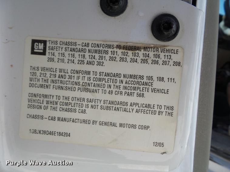 image for item DA0757 2006 Chevrolet Silverado 3500 Ext. Cab flatbed pickup truck