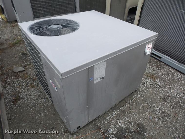 image for item DA0860 Approximately 23 air conditioners