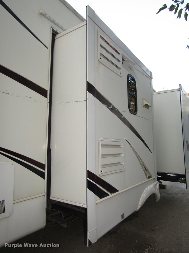 image for item DA3164 2007 Montana 3400RL camper