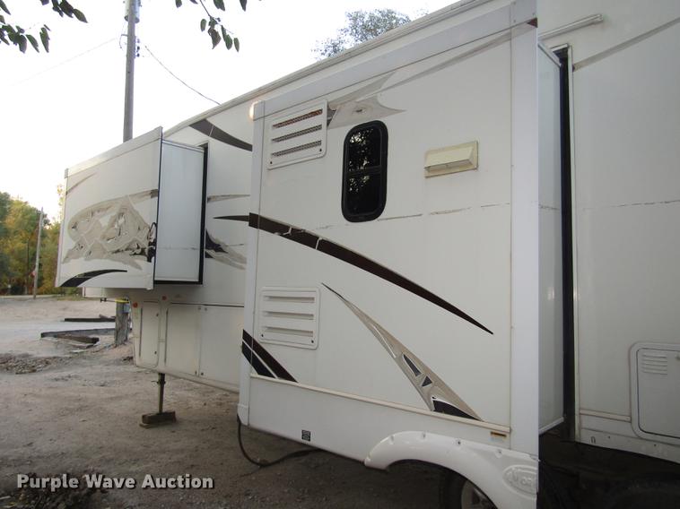 image for item DA3164 2007 Montana 3400RL camper
