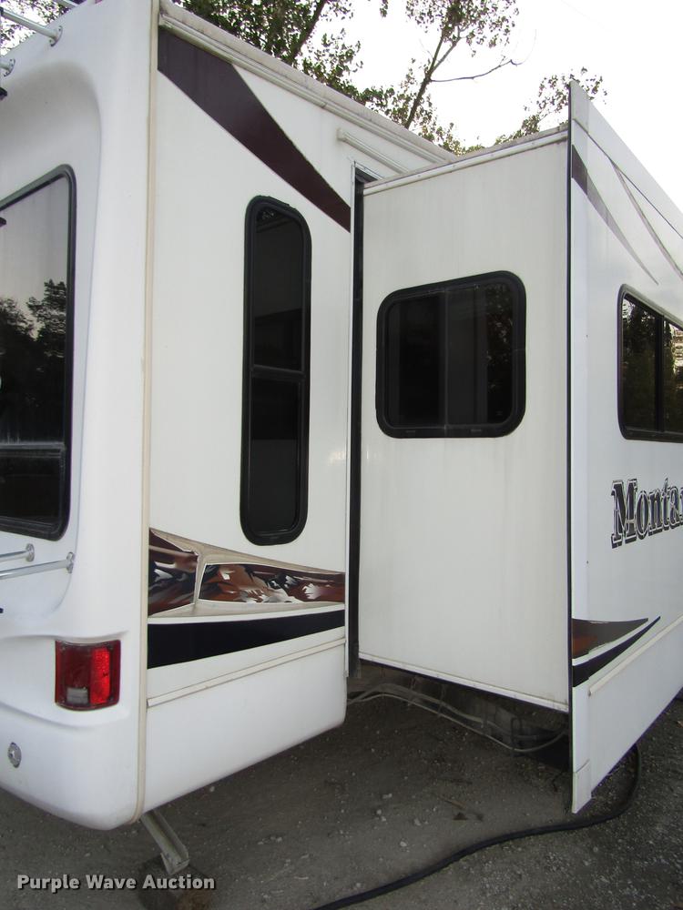 image for item DA3164 2007 Montana 3400RL camper