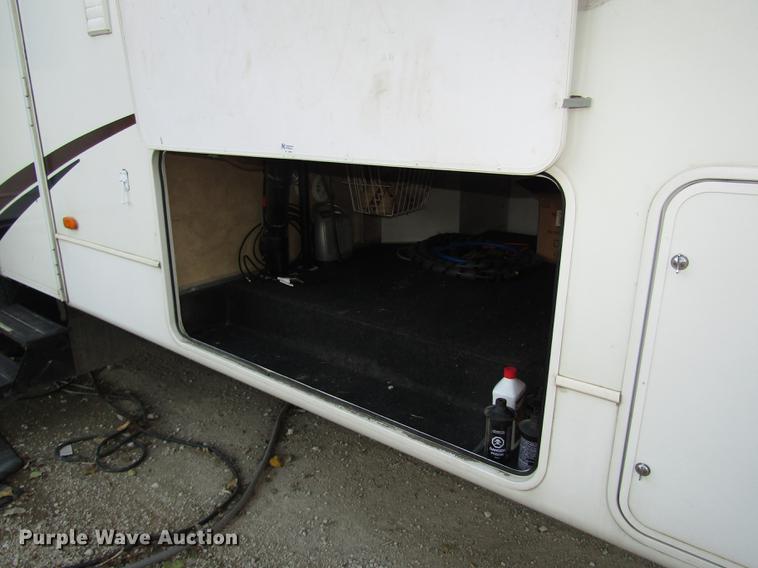 image for item DA3164 2007 Montana 3400RL camper