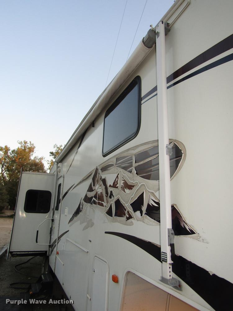 image for item DA3164 2007 Montana 3400RL camper