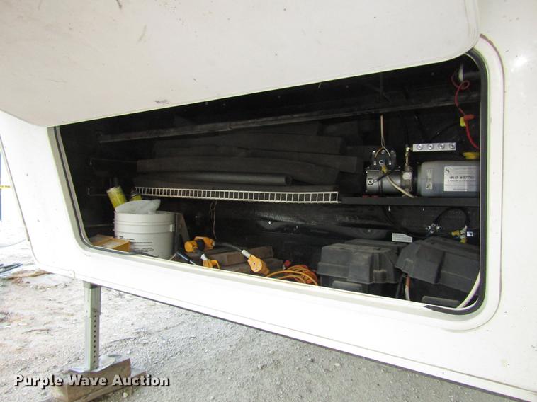 image for item DA3164 2007 Montana 3400RL camper