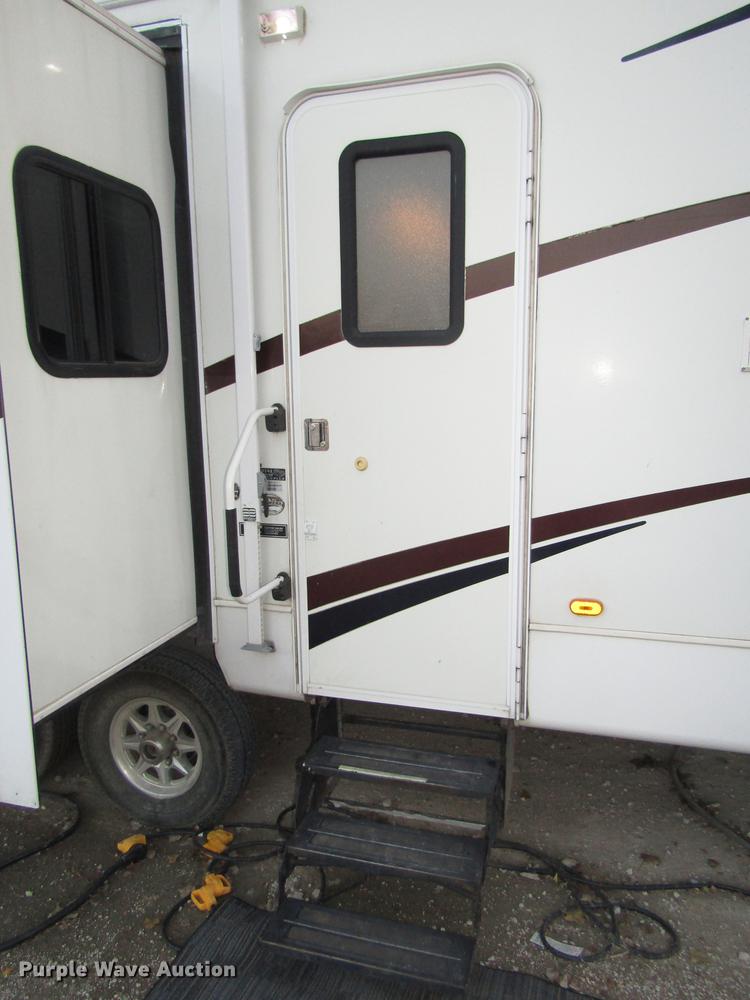 image for item DA3164 2007 Montana 3400RL camper