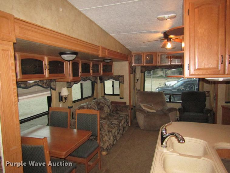 image for item DA3164 2007 Montana 3400RL camper