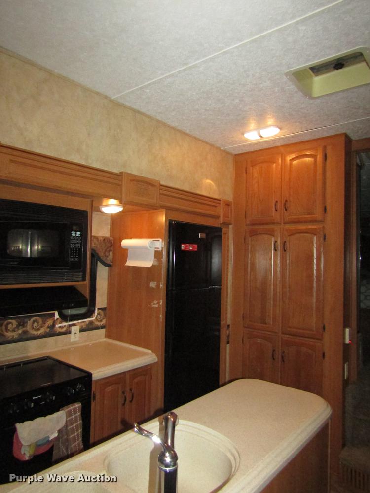 image for item DA3164 2007 Montana 3400RL camper